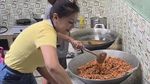 Momen Seru Ci Mehong, Pengusaha Catering yang Hobi Review Makanan