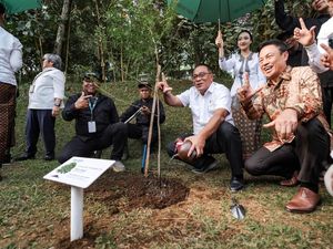 Dari Dusun Bambu ke EIGER Nature: Menteri LH Dorong Ekowisata