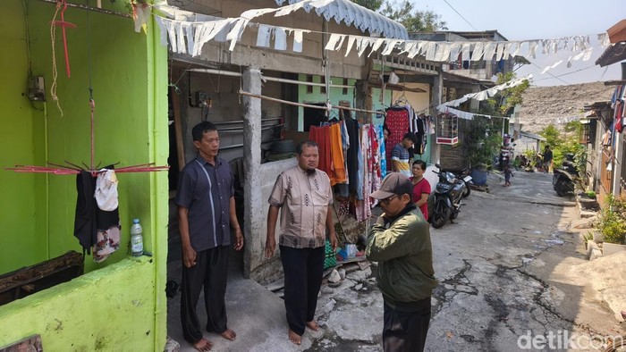 Rumah YD di Jebres, Solo, saat didatangi Sabtu (3/10/2026). YD diduga ditangkap oleh Densus 88 Antiteror Mabes Polri.
