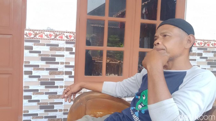 Ketua RT 08 Desa Palar, Kecamatan Trucuk, Tukiman, ditemui di rumahnya, Sabtu (3/10/2026).