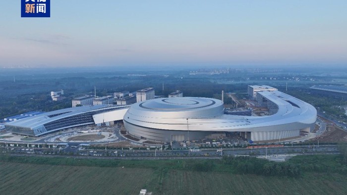 Fasilitas Burning Plasma Experimental Superconducting Tokamak (BEST) yang sedang dibangun