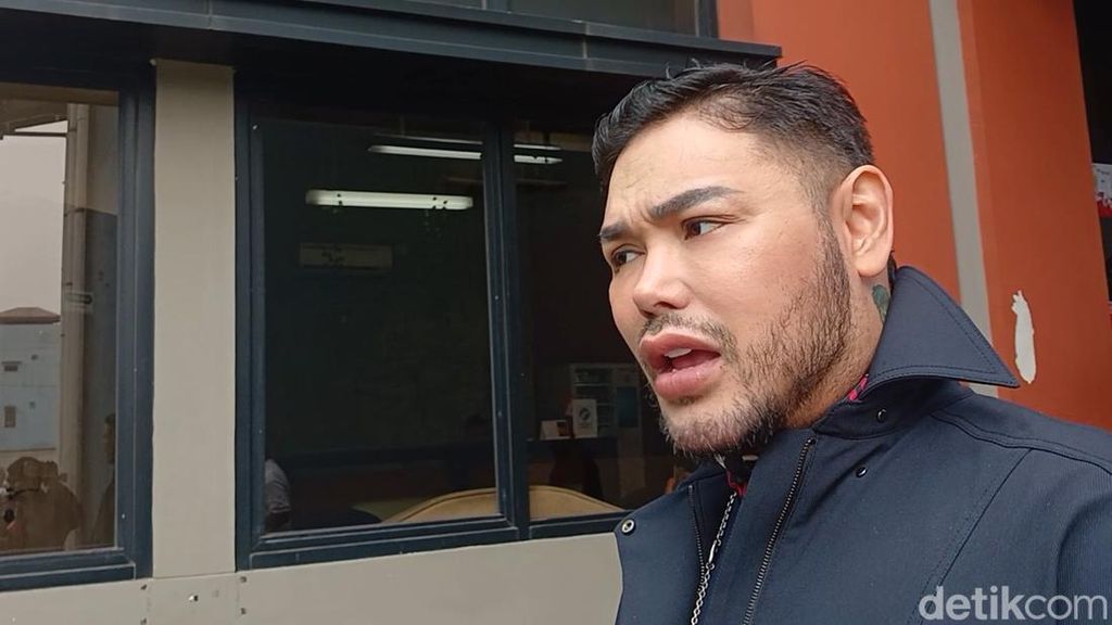 Doa Ivan Gunawan Soal Jodoh saat Jalani Ibadah Umrah