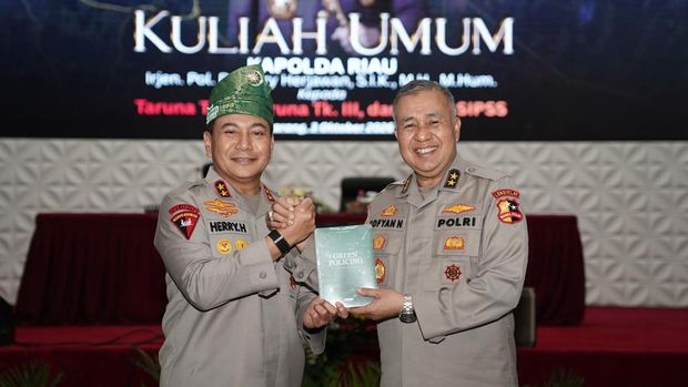 Kapolda Riau Irjen Pol Herry Heryawan mengisi kuliah umum di Akademi Kepolisian (Akpol) Semarang, Jawa Tengah, Sabtu (3/10/2026).