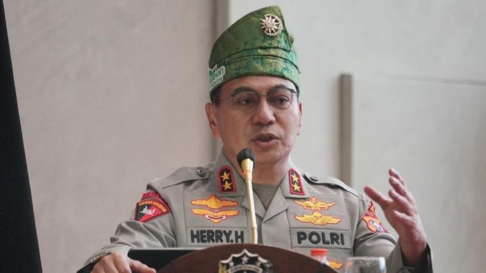Kapolda Riau Irjen Pol Herry Heryawan mengisi kuliah umum di Akademi Kepolisian (Akpol) Semarang, Jawa Tengah, Sabtu (3/10/2026).