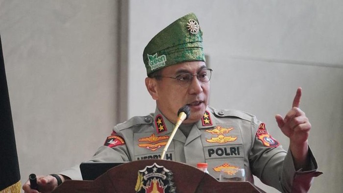Kapolda Riau Irjen Pol Herry Heryawan mengisi kuliah umum di Akademi Kepolisian (Akpol) Semarang, Jawa Tengah, Sabtu (3/10/2026).
