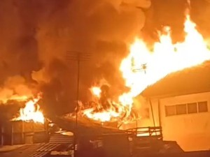 SDN di Megamendung Bogor Terbakar, Api Merambat ke Rumah Warga