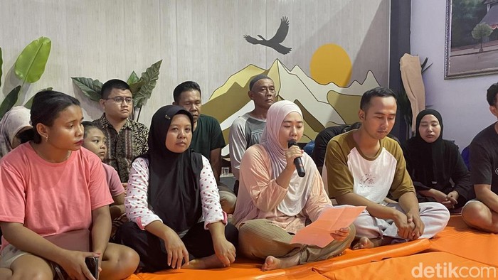 Keluarga Korban Kapal Virgo