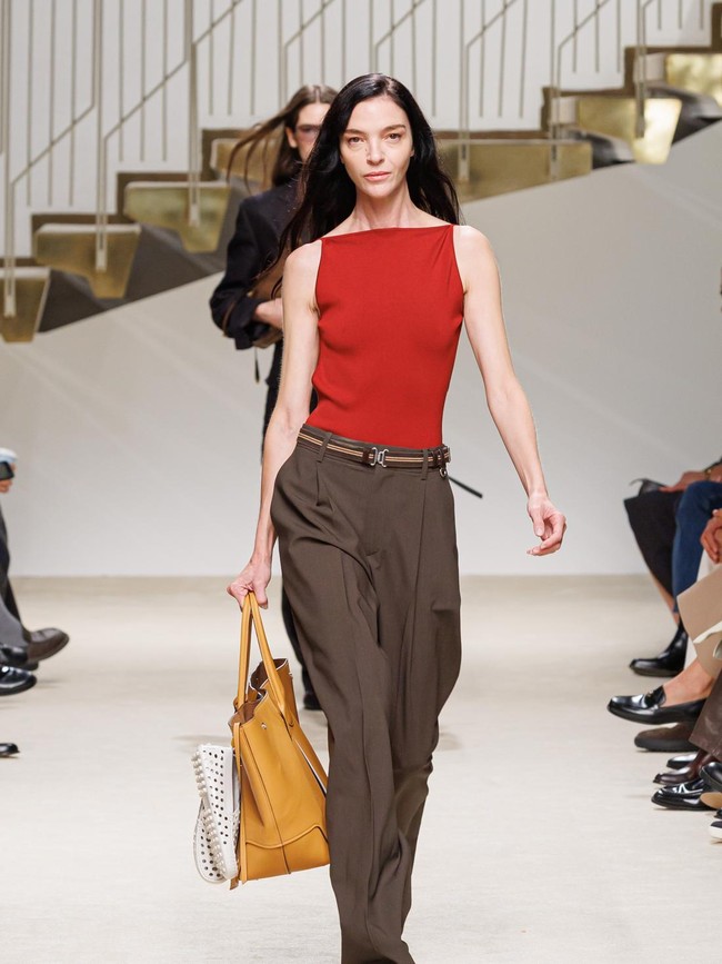 Foto: Eksplorasi Italian Attitude dalam Koleksi TODS Spring-Summer 2027