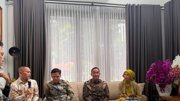 Komisi III DPR Berkunjung ke Rumah Kapolri