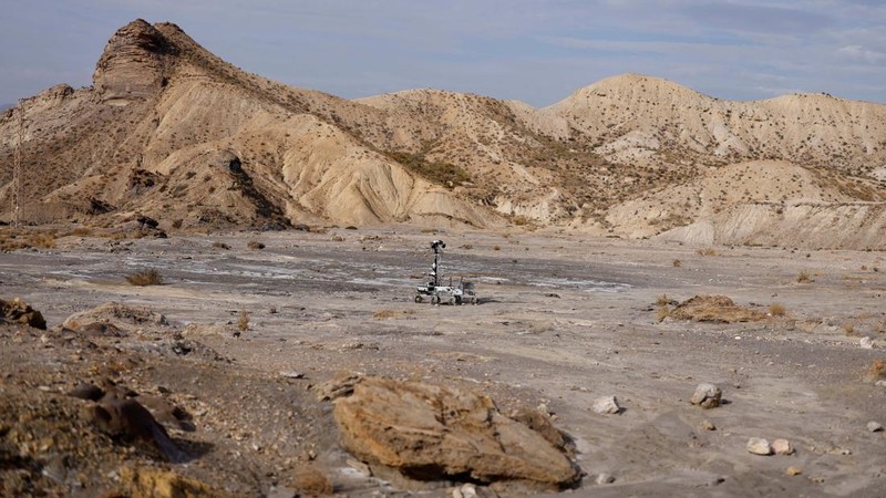 A six-wheeled Mars rover prototype known as Charlie during a test by the European Space Agency (ESA), Airbus and other European partners, testing technologies and operational procedures for ESA's ExoMars Rosalind Franklin mission, in a desert area in Tabernas, Spain, October 1, 2026. REUTERS/Jon Nazca