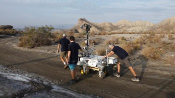 Pengujian ini bertujuan mematangkan teknologi dan prosedur operasional untuk mendukung misi ExoMars Rosalind Franklin milik ESA. REUTERS/Jon Nazca  