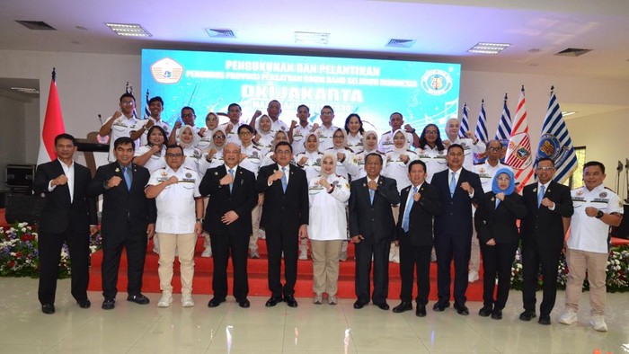 Noviati Fitri, S.E., resmi dilantik sebagai Ketua Umum Pengurus Provinsi Persatuan Drum Band Indonesia (Pengprov PDBI) DKI Jakarta periode 2026-2030. Pelantikan berlangsung di Gedung KONI DKI Jakarta, Kamis, 1 Oktober 2026.
