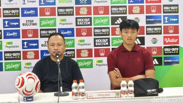 Pelatih Persis Solo, Ricky Nelson, dalam konferensi pers usai laga kontra Kendal Tornado FC di Stadion Manahan Solo, Sabtu (3/10/2026).