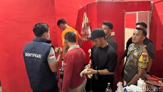 Wanita di Gresik Telepon 110 Usai Bacok Kekasih hingga Tewas