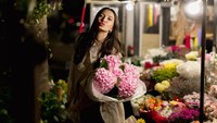 Pesona Raline Shah di Toko Bunga, Selipkan Renungan Soal Alam