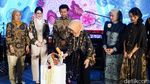 Potret Peringatan Hari Batik Nasional di Surabaya Diwarnai Parade Perahu