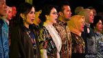 Potret Peringatan Hari Batik Nasional di Surabaya Diwarnai Parade Perahu