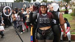 Ribuan Penggemar Antusias Sambut Konser Perdana BTS di Bogota