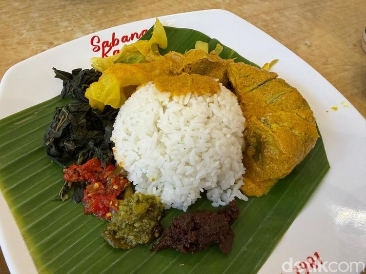 Lamak Bana! Di TSM Cibubur Kini Hadir RM Kapau Legendaris Asal Bandung