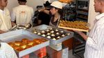 Sweet! Justin Hubner Bantu Jennifer Bikin Kue saat ke Chewys
