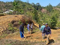 TEP UB Perbaiki Jembatan Lapuk demi Buka Akses Petani Kopi Mamasa