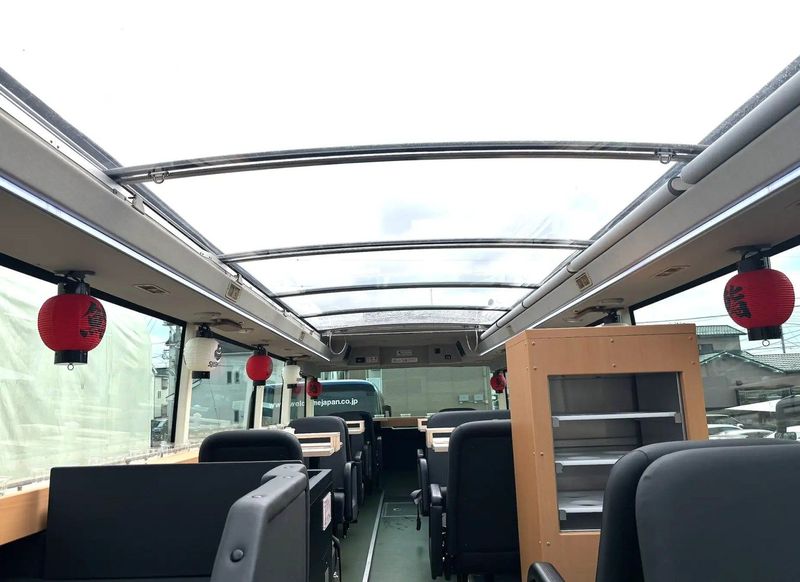 Unik! Ini Restoran Sushi Conveyor Belt dalam Bus Pertama di Jepang Unik! Ini Restoran Sushi Conveyor Belt dalam Bus Pertama di Jepang
