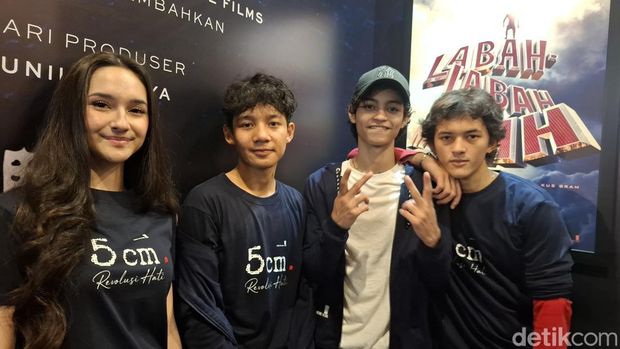 Cast film 5cm Revolusi Hati