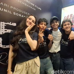 Keseruan Cast 5 cm: Revolusi Hati di Indonesia Comic Con