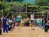 Aksi Pelajar Jakarta Adu Ketangkasan dalam Kompetisi Olahraga Tradisional