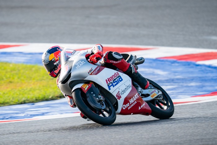 Aksi Veda Ega Pratama di Moto3 Misano 2026