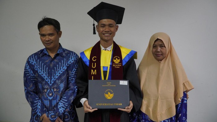 Farid dan orang tuanya
