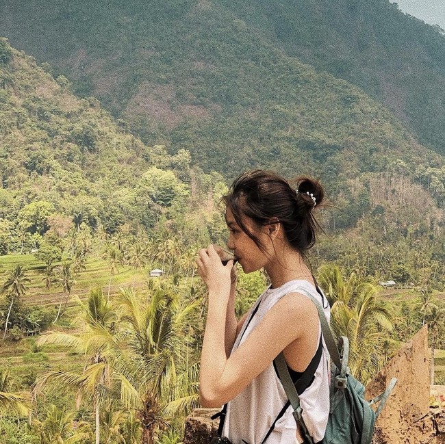 Seru! Gege Elisa Bagikan Momen Ngopi Cantik di Bali hingga Kyoto
