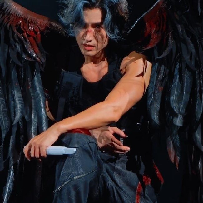 Gaya Terbaru Jerry Yan di Konser Reuni F3, Tampil dengan Sayap Dark Angel