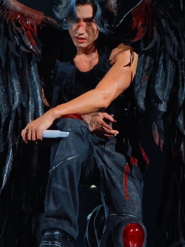 Gaya Terbaru Jerry Yan di Konser Reuni F3, Tampil dengan Sayap Dark Angel