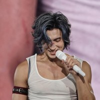 Tak hanya visual, banyak fans memuji aksi panggung dan dance Jerry Yan yang dianggap semakin meningkat seiring tur dilangsungkan. Foto: Weibo