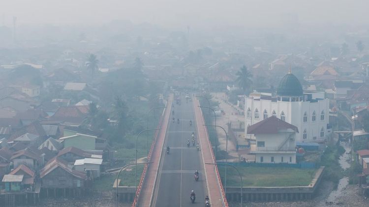 Penampakan Palembang Diselimuti Asap Karhutla, Kualitas Udara Berbahaya