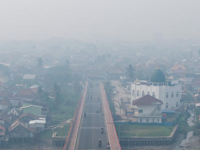 Penampakan Palembang Diselimuti Asap Karhutla, Kualitas Udara Berbahaya