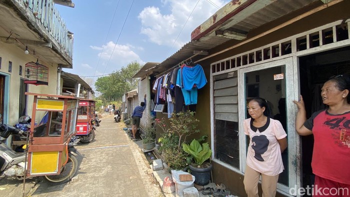 Suasana warga Kelurahan Kedungpane RT 07 RW 03, Kecamatan Mijen, Kota Semarang, Minggu (4/10/2026).