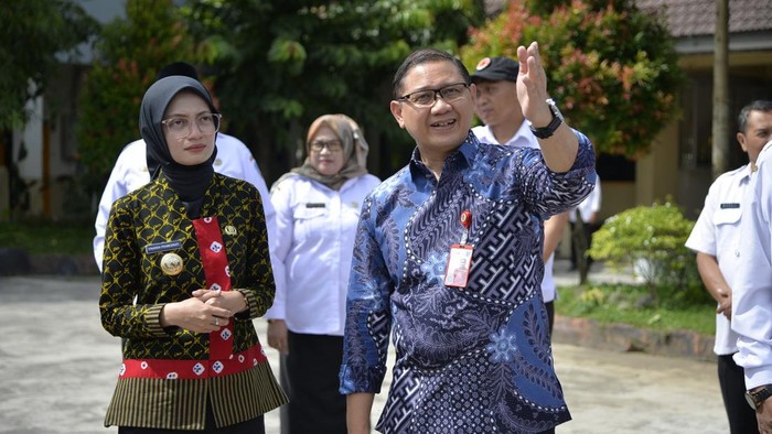 Kepala Dinas Pendidikan Jawa Timur, Aries Agung Paewai