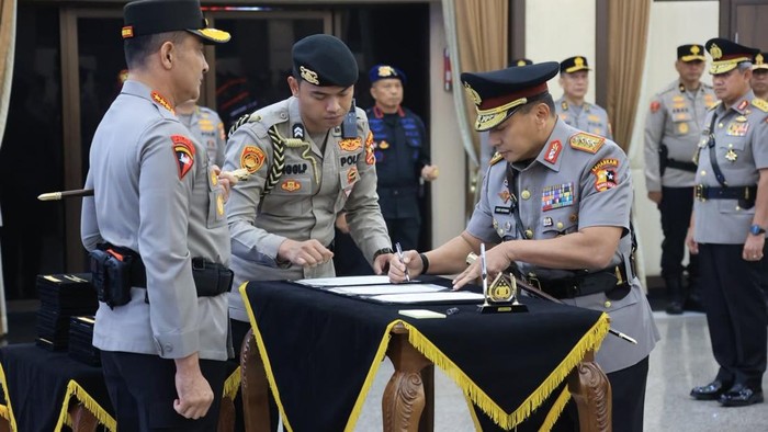 Komjen Herry Heryawan resmi dilantik sebagai Kabaharkam Polri, Sabtu (3/10/2026).