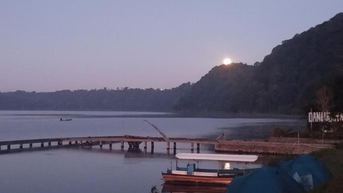 Suasana pagi hari di Danau Buyan, Buleleng, Bali, Minggu (27/9/2026).