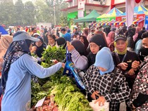 Potret Warga Pontianak Serbu Pasar Murah Imbas Harga Pangan Naik