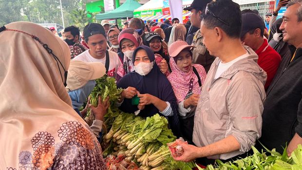 Pasar murah di tengah CFD Pontianak diserbu warga. (Istimewa/Dok Prokopim) Pasar murah di tengah CFD Pontianak diserbu warga. (Istimewa/Dok Prokopim)
