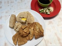 Sayangan: Cicip Pempek Tahu hingga Model Legendaris di Jalan Garuda