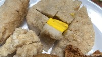Warung Legendaris Sejak 1999 Ini Punya Pempek Tahu hingga 'Model' Enak