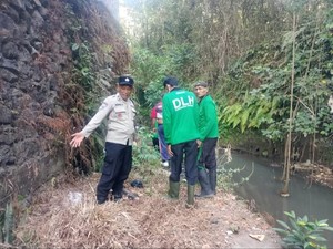 Sungai Yeh Dati Jadi TPS Liar, DLH Tabanan Bersih-Bersih dan Siapkan CCTV