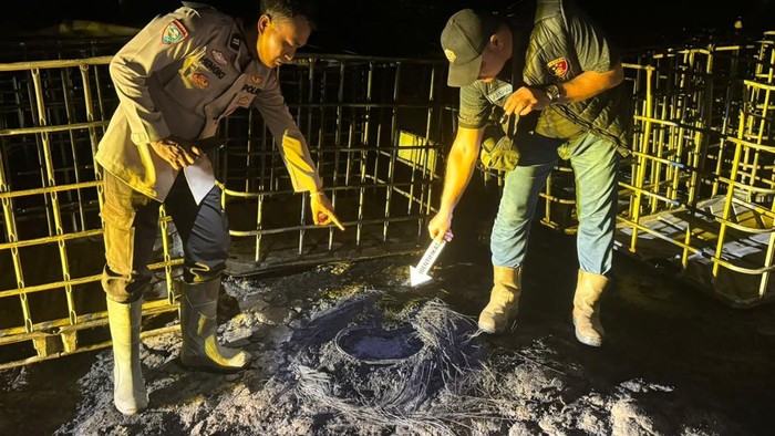 Polisi mendatangi lokasi TKP bak penampungan di Muba terbakar