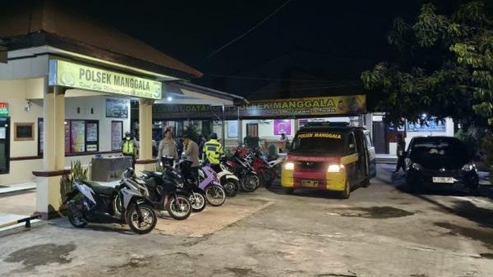 Polisi mengamankan 20 motor knalpot brong dan tanpa pelat nomor di Makassar.