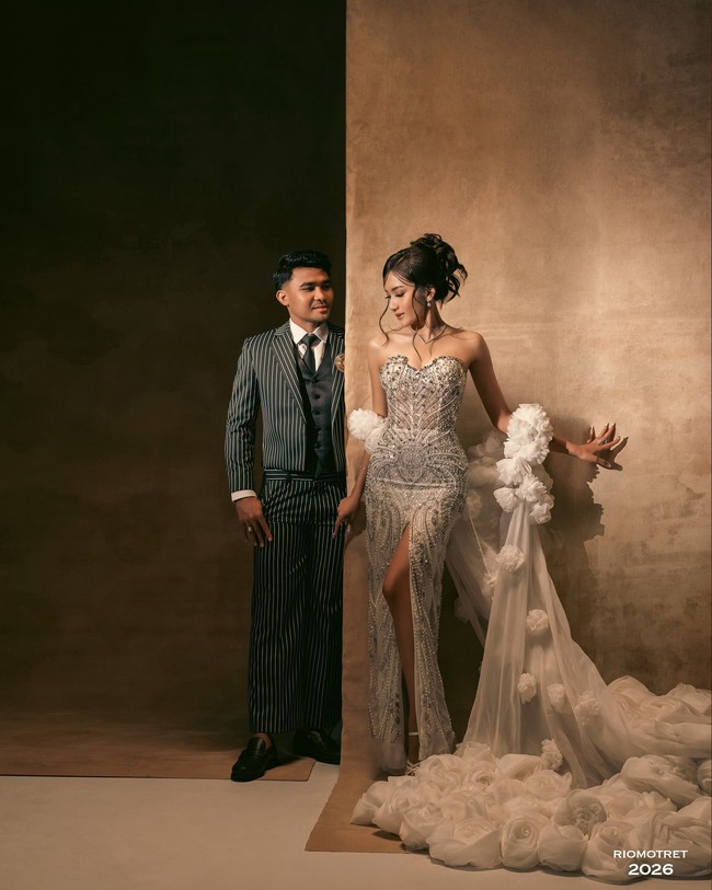 Somewhere between vintage dreams and forever, tulis Asnawi dalam unggahannya. Foto: Instagram @asnawi_bhr