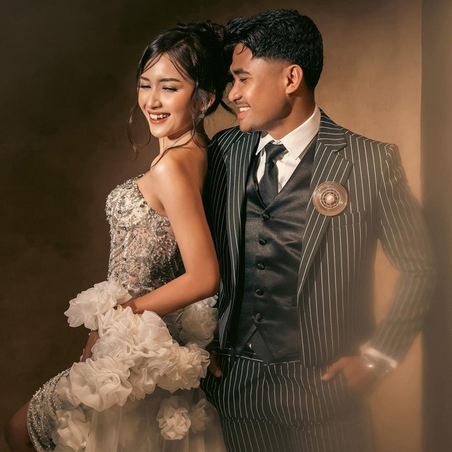 Gaya Prewedding Terbaru Asnawi & Yuriska Patricia Bertema Vintage yang Glamour